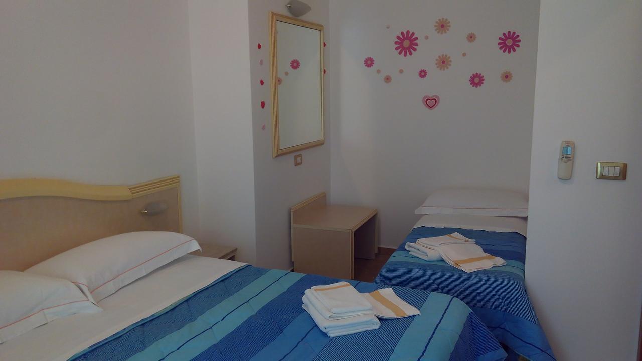 리미니 Residenza Melucci 아파트 호텔 외부 사진